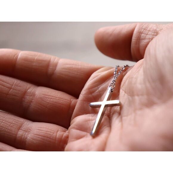 Minimalist Silver Cross - Picture 5 of 8